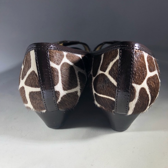 Michael Kors Beverly Demi Wedge. GIRAFFE print - Picture 2 of 5